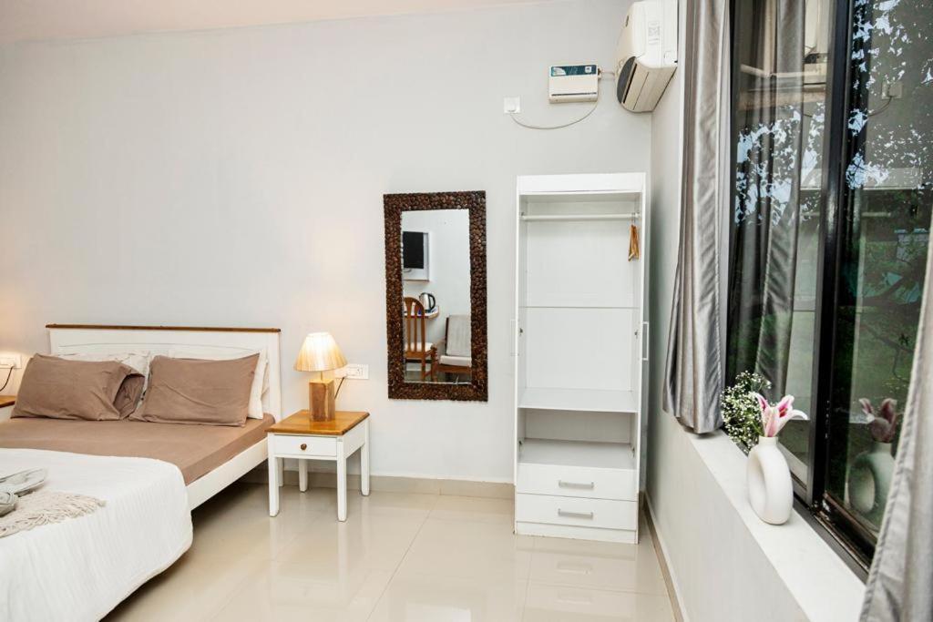 14 Magic Pods Hotel Morjim Bagian luar foto