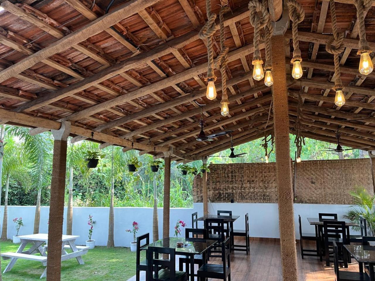 14 Magic Pods Hotel Morjim Bagian luar foto
