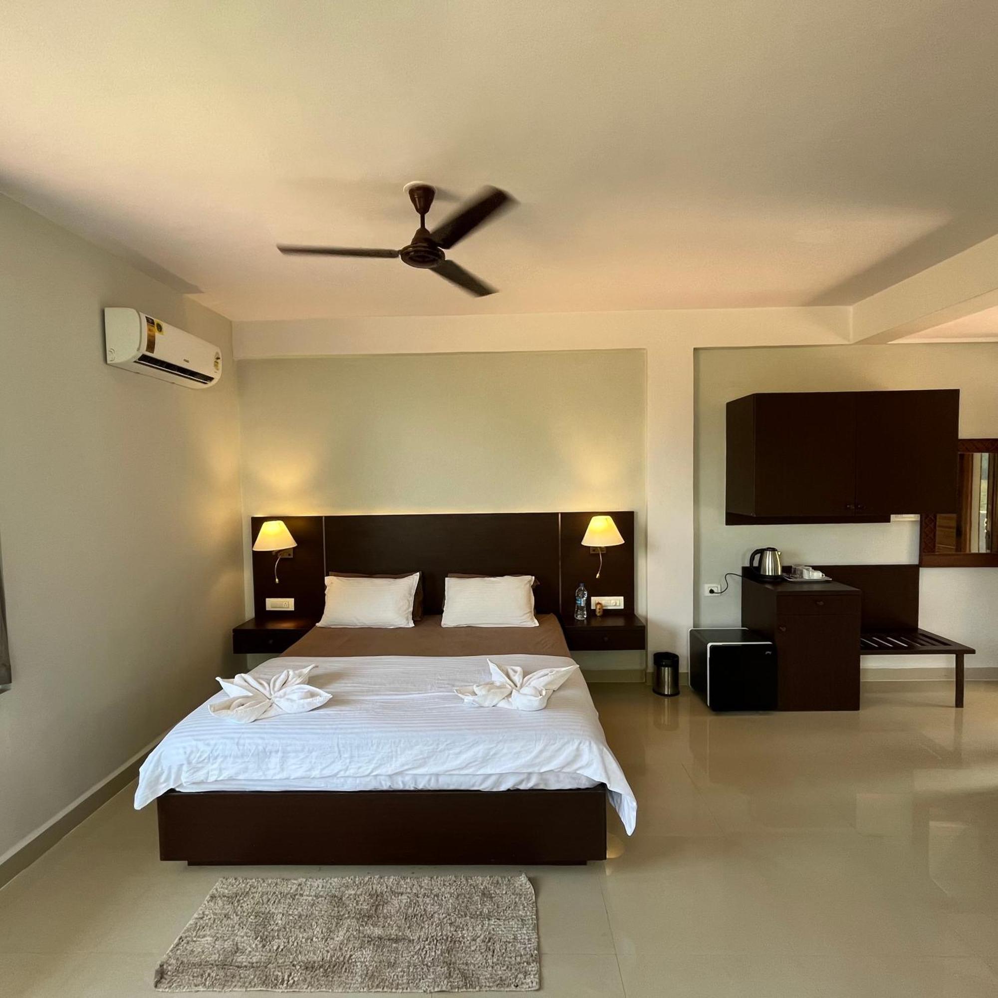 14 Magic Pods Hotel Morjim Bagian luar foto